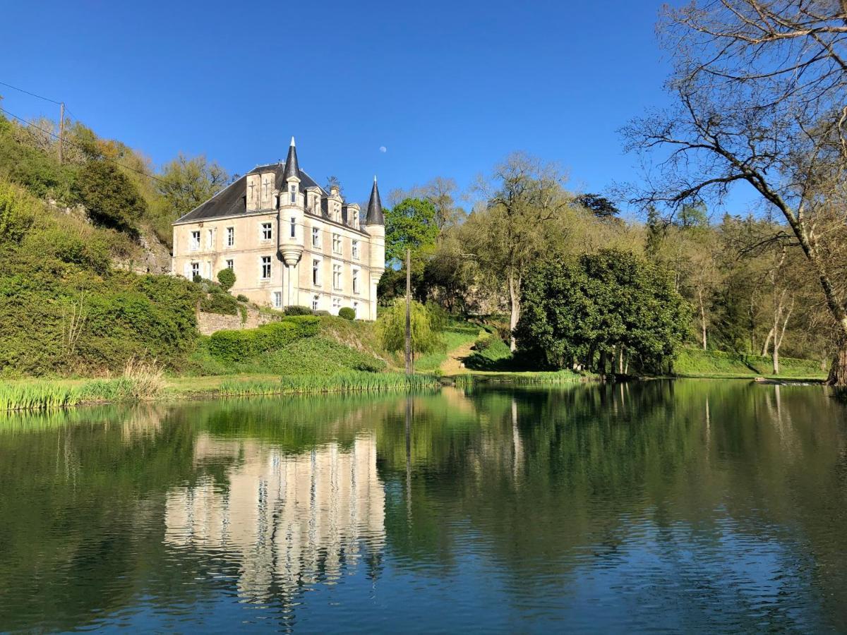 Chateau Des Loups - Les Pommiers Echire Buitenkant foto