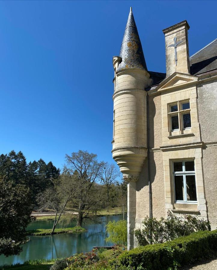 Chateau Des Loups - Les Pommiers Echire Buitenkant foto