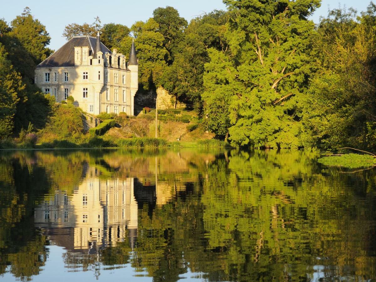 Chateau Des Loups - Les Pommiers Echire Buitenkant foto