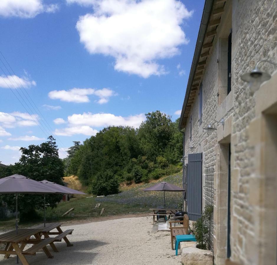 Chateau Des Loups - Les Pommiers Echire Buitenkant foto